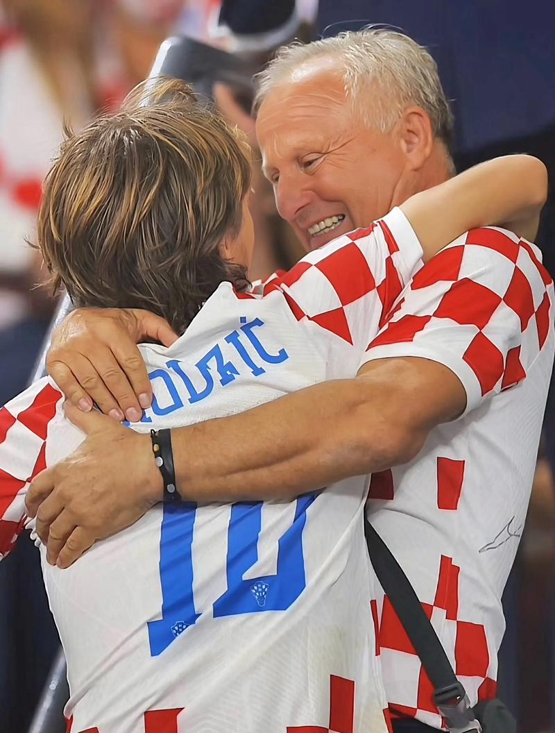 哈曼：卡尔是最近几周拜仁表现最好的攻击手（哈曼称卡尔为近几周拜仁最亮眼的攻击手）