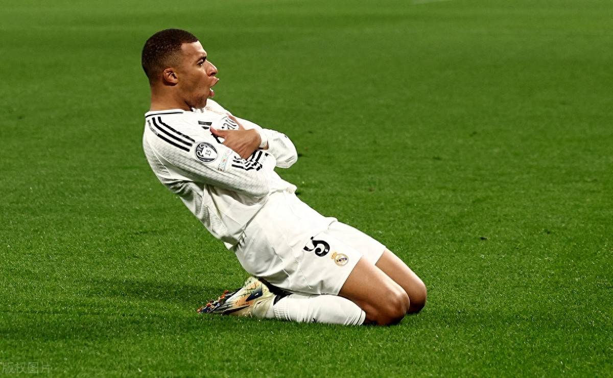 米体：米兰vs科莫的意甲联赛已经几乎不可能在珀斯举行（米体：米兰对科莫的意甲比赛基本确定不会在珀斯进行）