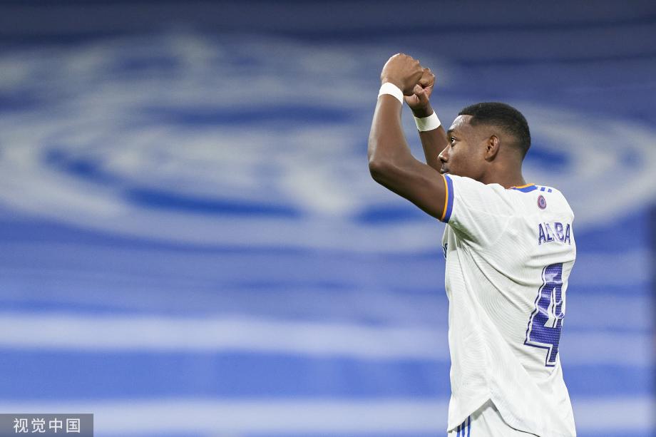 巴尔德吉：我在巴萨很开心，外界的传闻不会让我分心（巴尔德吉表示在巴萨非常开心，不会被外界传闻影响）