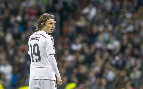 魏祥鑫：我还不是“全村的希望”，争取能踢出来在欧洲立足（魏祥鑫：离“全村的希望”还早，目标是在欧洲站稳脚跟）