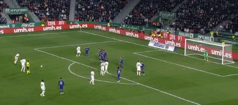 中超争冠格局愈加明朗（中超争冠形势日益清晰）