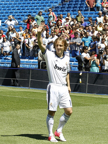 马竞vs国米：劳塔罗PK阿尔瓦雷斯，小西蒙尼、巴雷拉出战（马竞战国米：劳塔罗对飙阿尔瓦雷斯，小西蒙尼与巴雷拉同场亮相）