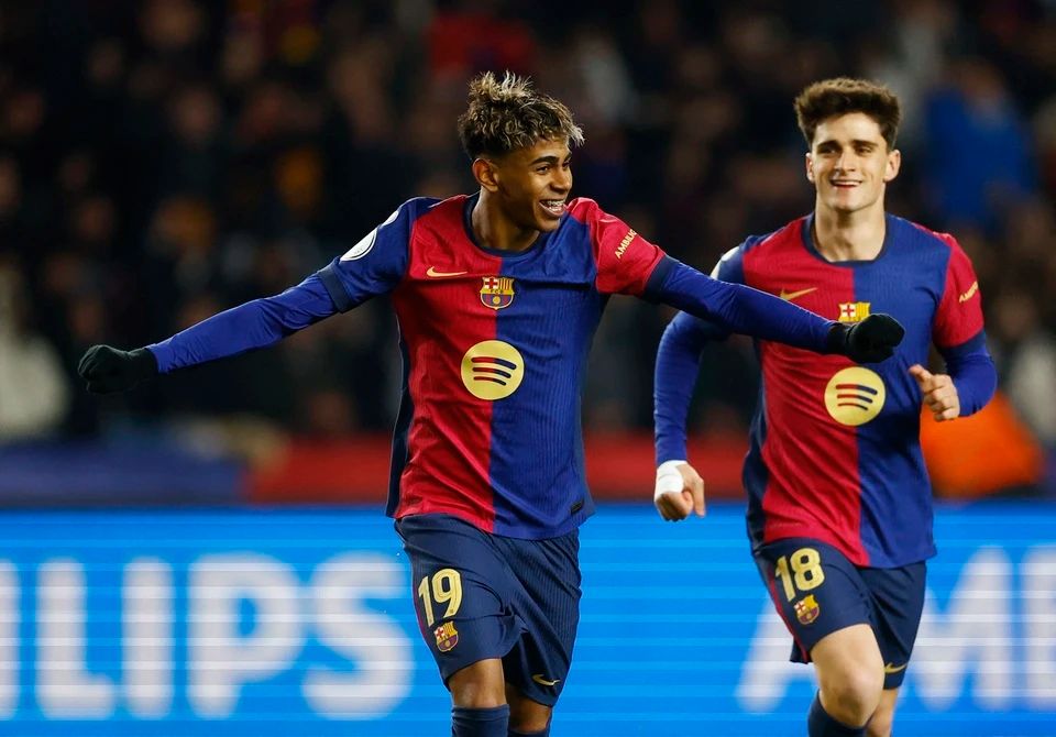 记者：汶马探赛后与海港助教约翰交换队服，两人曾在横滨合作（记者：赛后汶马探与海港助教约翰互换球衣，二人曾在横滨共事）