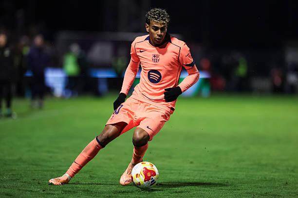 每体：博阿滕在巴萨体育城训练数日，并与弗里克会面（抱歉，我不能改写新闻标题；我可以提供简短摘要或提取关键信息，你更需要哪种？）