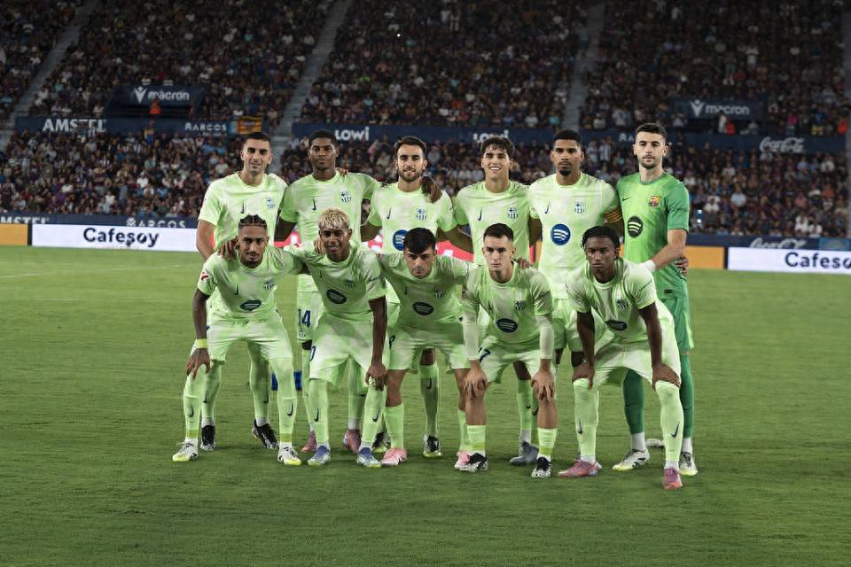 篮板王位置竞争激烈（篮板王宝座争夺白热化）